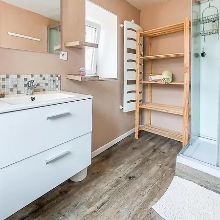 Stunning In With Kitchen * Saint-Floret