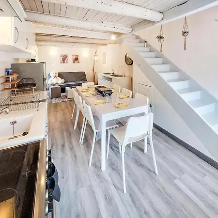 Stunning In With Kitchen בית נופש *